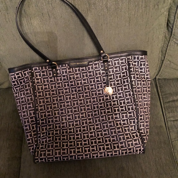 Tommy Hilfiger tote like new - Picture 1 of 8